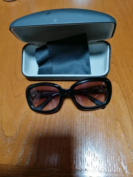 Óculos de sol pretos, Pierre cardin