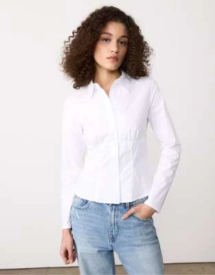 Stradivarius - Chemise ajustée avec coutures sous la poitrine - Blanc