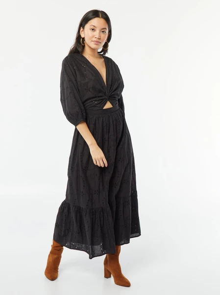 Robe longue avec broderie anglaise et volant à la base