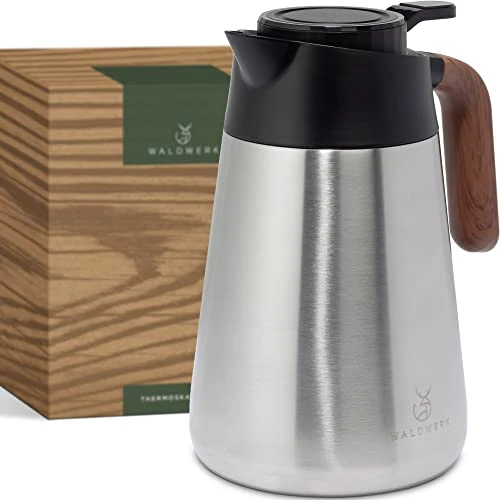 WALDWERK Pichet Isotherme (1,5L) - Thermos en Acier Inoxydable 304 à Double Paroi avec Poignée en Imitation Bois - Carafe Isotherme avec Bec Verseur Anti-goutte
