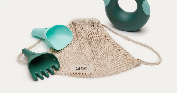 Ensemble de jouets Rawni arrosoir râteau et pelle vert | Kave Home France