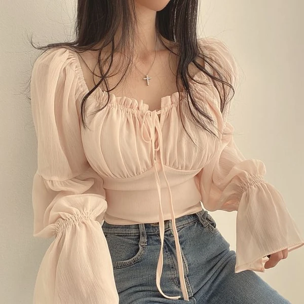 Blouse noué devant froncée à manches cintrées et encolure carrée