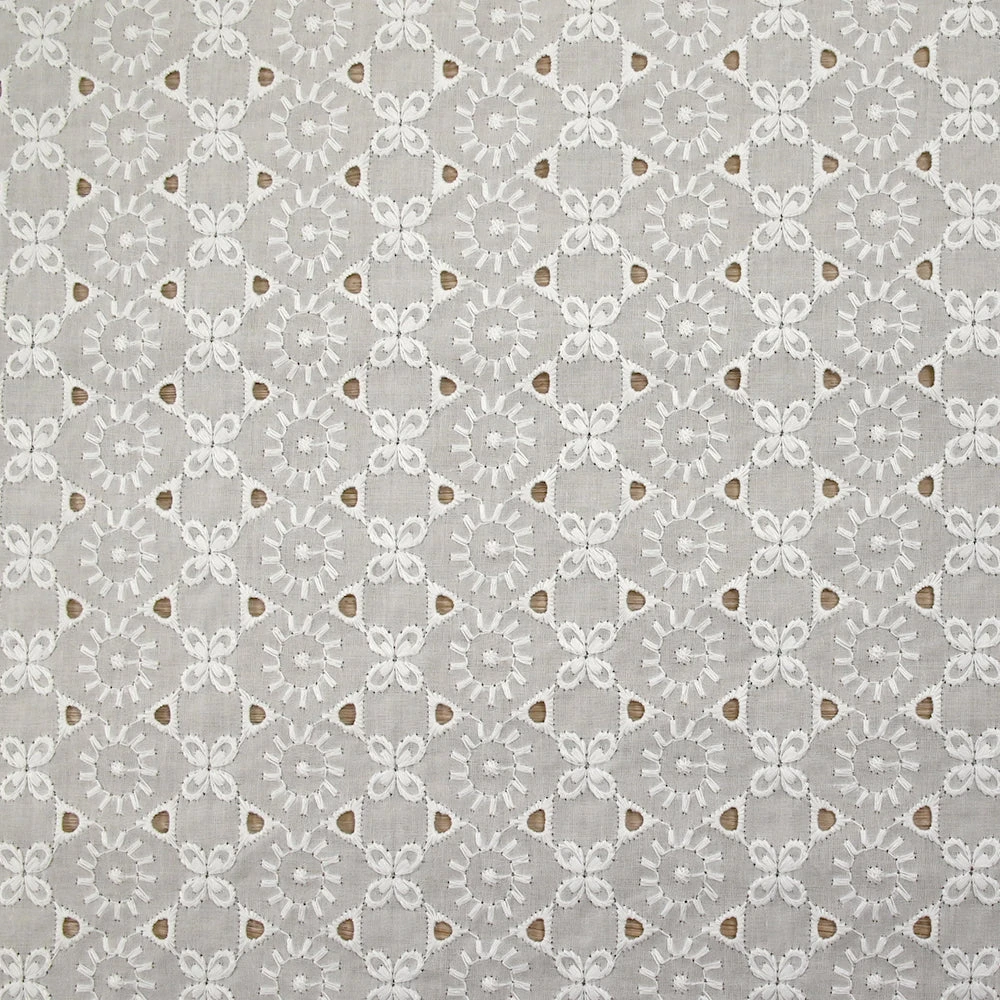 Broderie anglaise Ludmila blanc cassé