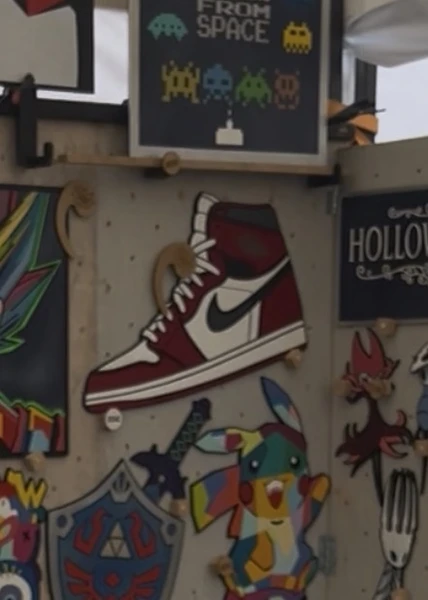 Décoration artisanale en bois basket nike