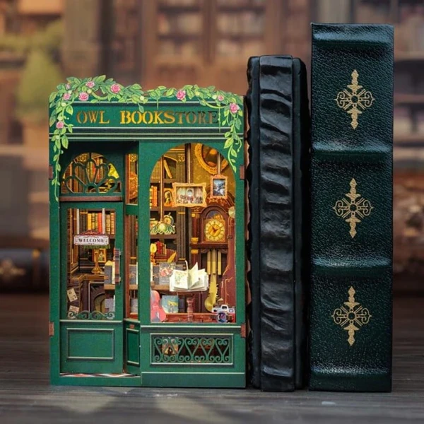 Owl bookstore - maquette booknook