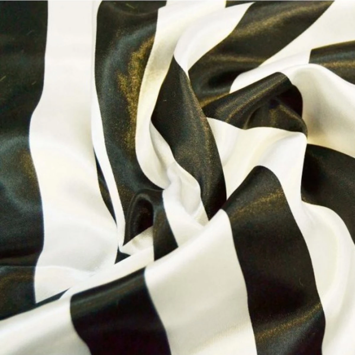 Acheter en ligne - satin carnaval rayures blanc/noir