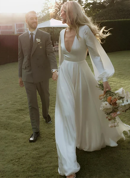 Robes De Mariée En Satin De Soie À Col En V, Manches Longues Et Train Balayant En A-Ligne