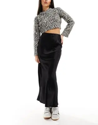 Stradivarius -Taille L Jupe satinée mi-longue coupée en biais - Noir