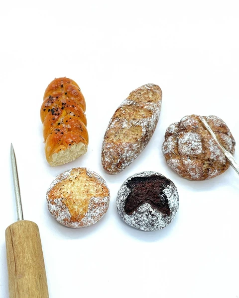 Magnet - Miniature set of antique breads in polymer clay/handmade, gourmet accessory, for refrigerator OR dollhouse