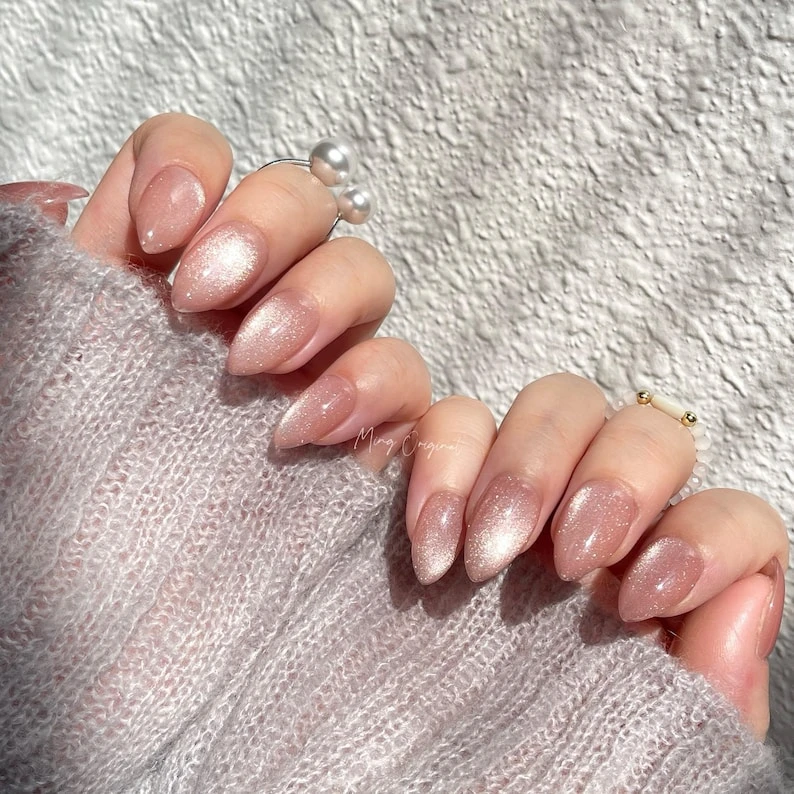 Faux ongles œil de chat nude rosé, aspect naturel, semi-transparents, réutilisables, à paillettes