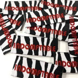 Lot de 10 étiquettes tissées Indomptable