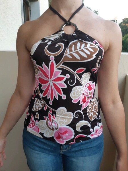 Top dos nu à fleurs