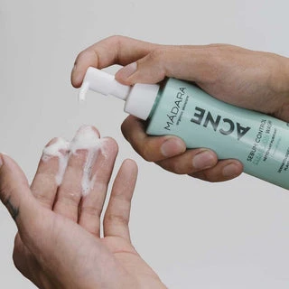 Nettoyant pour la peau anti-acné et sébum