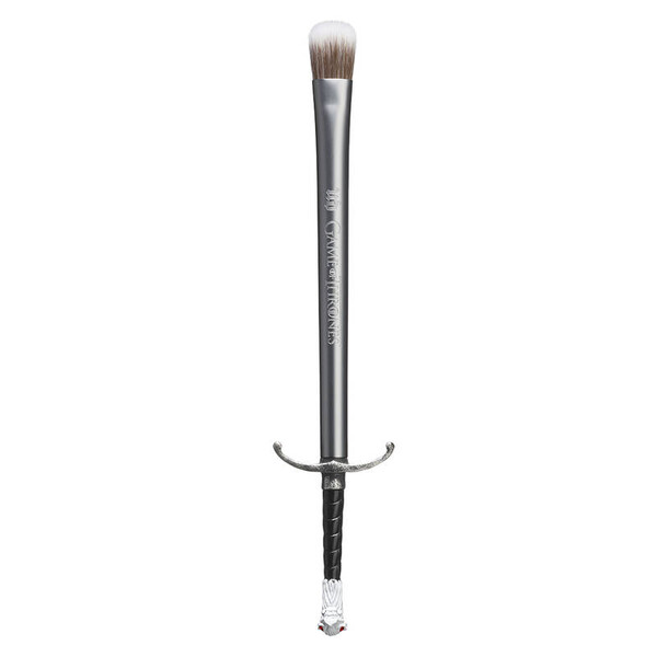Jon Snow’s Longclaw Large Eyeshadow Brush - Urban Decay | Game Of Thrones - Urban Decay | Votre wishlist sur Listy