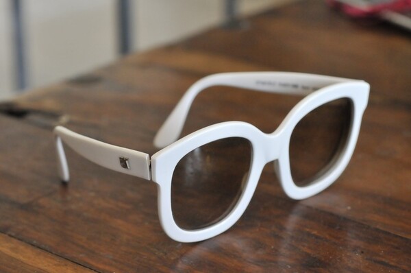 monture de lunettes Emmanuelle KHANH blanches