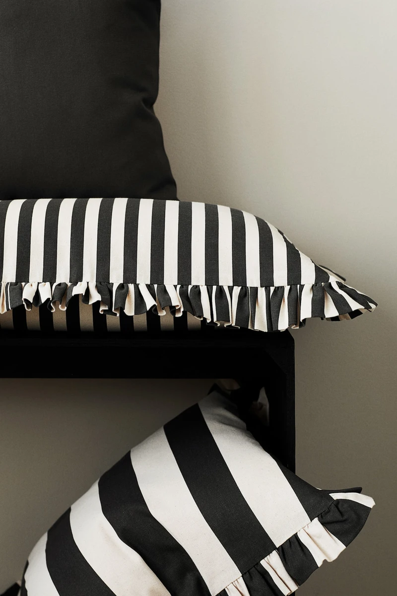 Housse de coussin volantée en coton