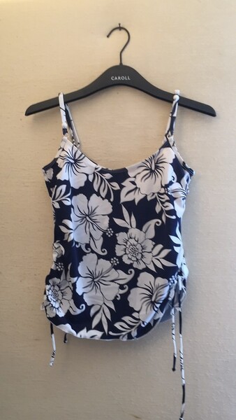 Haut maillot de bain Tankini T40 bonnet C fleurs bleues blanc
