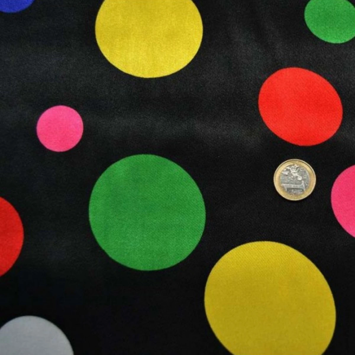 Tissu Satin Carnaval Pois Multicolores fond Noir au Mètre pour la confection de Déguisements