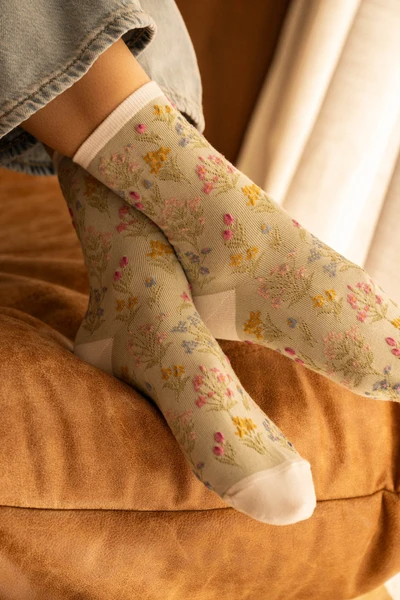 Chaussettes Avec Un Motif Fleuri - Fleurs - Boutique Libertie