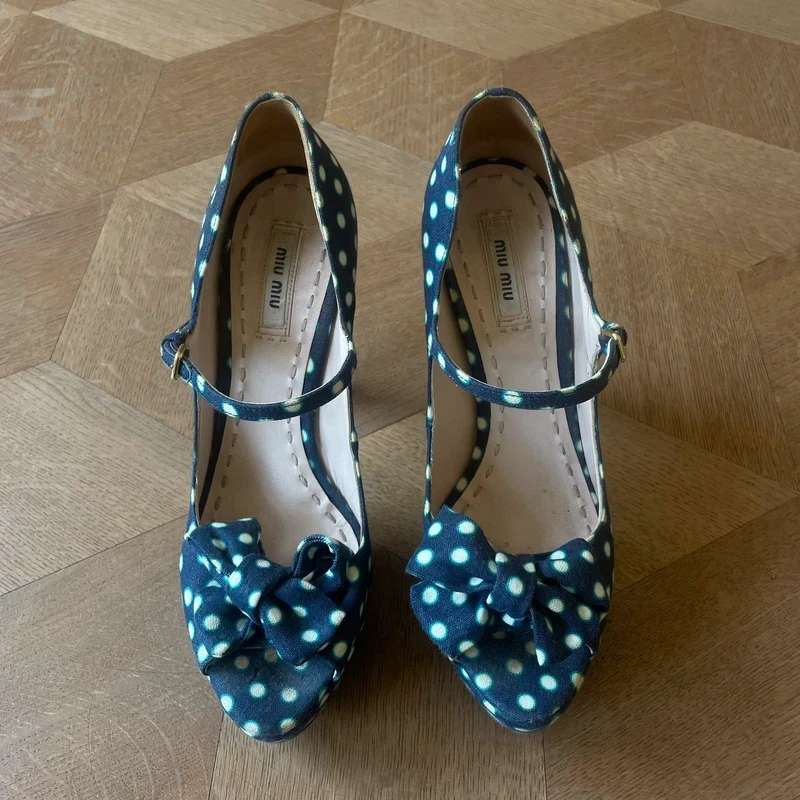 Talons Miu Miu bleu à pois blanc
