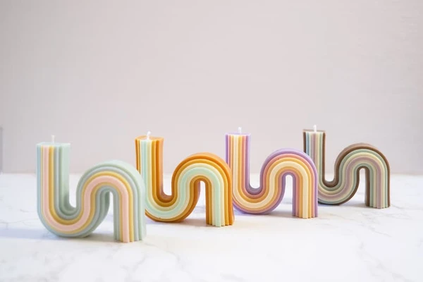 Bougie abstraite en forme de S | Bougie esthétique | Bougie géométrique | Bougie décorative de couleur neutre