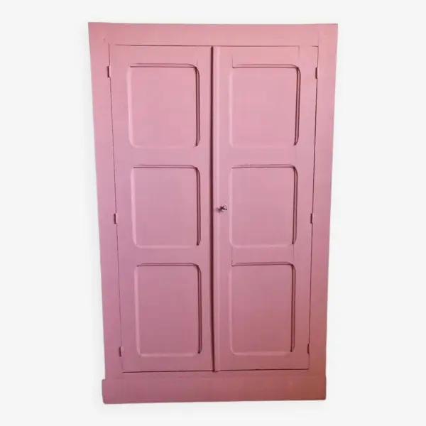 Armoire parisienne