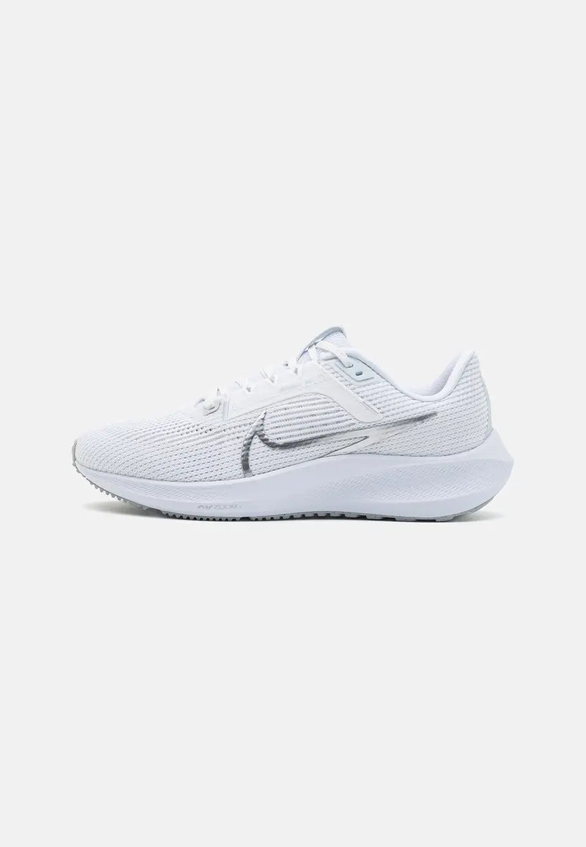 W NIKE AIR ZOOM PEGASUS 40 - Chaussures de running neutres - white/metallic silver/pure platinum