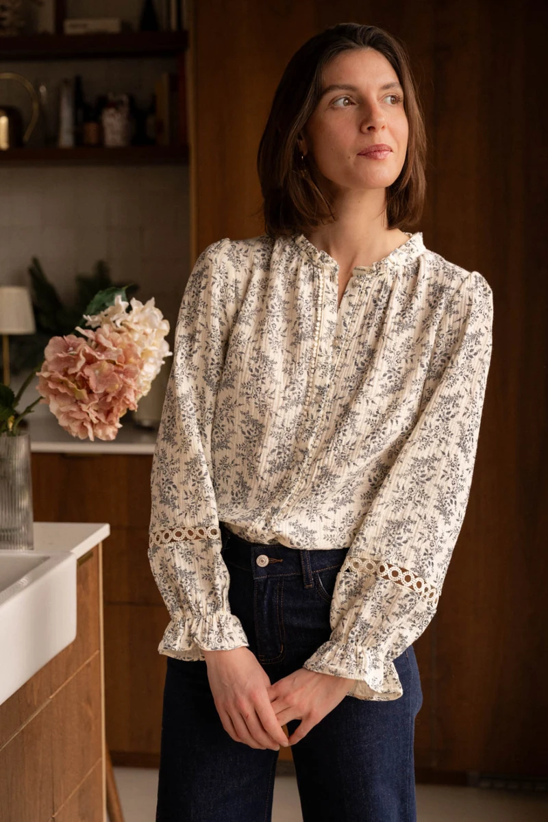 Chemise Avec Un Imprimé Fleuri - Beige/Marine - Boutique Libertie
