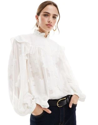 Mango - Blouse à col montant et épaules volantées - Blanc cassé | ASOS