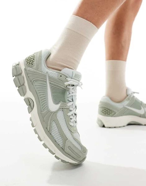 Nike - Air Zoom Vomero 5 - Baskets - Vert olive