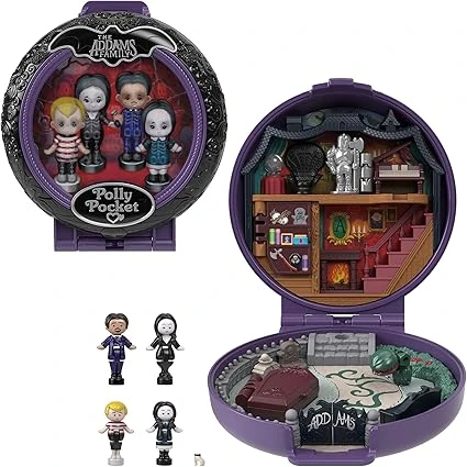 Polly Pocket Coffret La Famille Adams, avec 4 Personnages en édition spéciale et 10 Accessoires, HXW25
