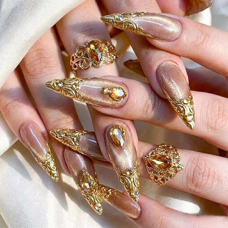 Ongles à presser en cristal doré gothique | Nail Art baroque sculpté | Ongles longs stylets Couture | Ensemble fait main de luxe | DB1111G