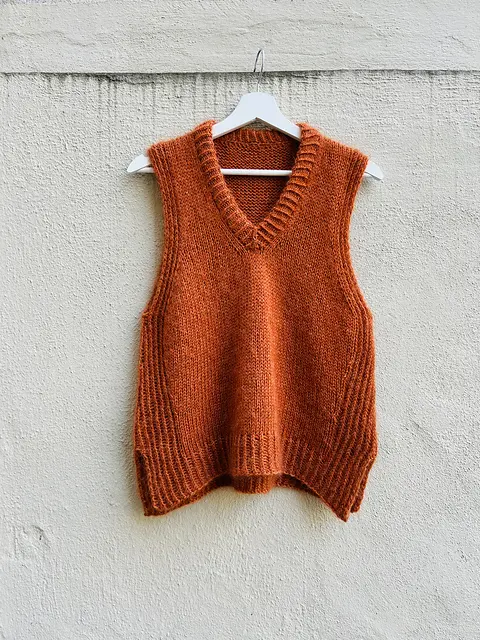 Edgar Slipover pattern by Johanna Gehrisch