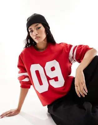 ASOS DESIGN - Sweat style universitaire - Rouge