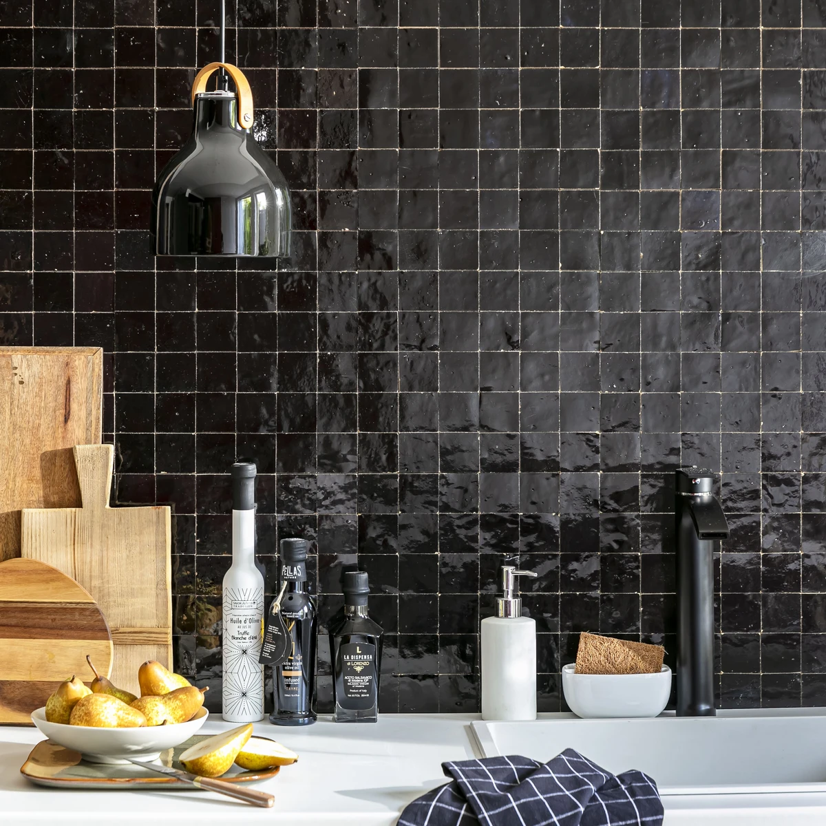 Zellige Marocain Artisanal Véritable - Noir Intense 5x5 cm - Mosaïque mur (vendu par plaque de 30x30 cm) - RO'MA Nature