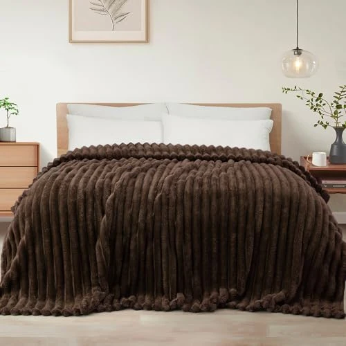 Exclusivo Mezcla Couverture Polaire, Plaid Canapé en Rayé, Couverture de Lit Super Douce en Jacquard, Léger et Moelleux pour Toutes Les Saisons, 220x240CM, Marron