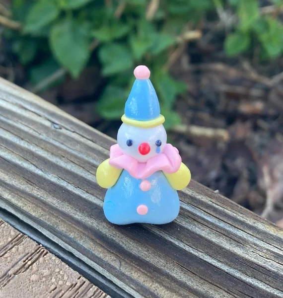 Figurine faite main de Gary le clown