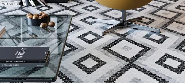 La belleza de la simetría llevada a patrones geométricos de mosaico vítreo