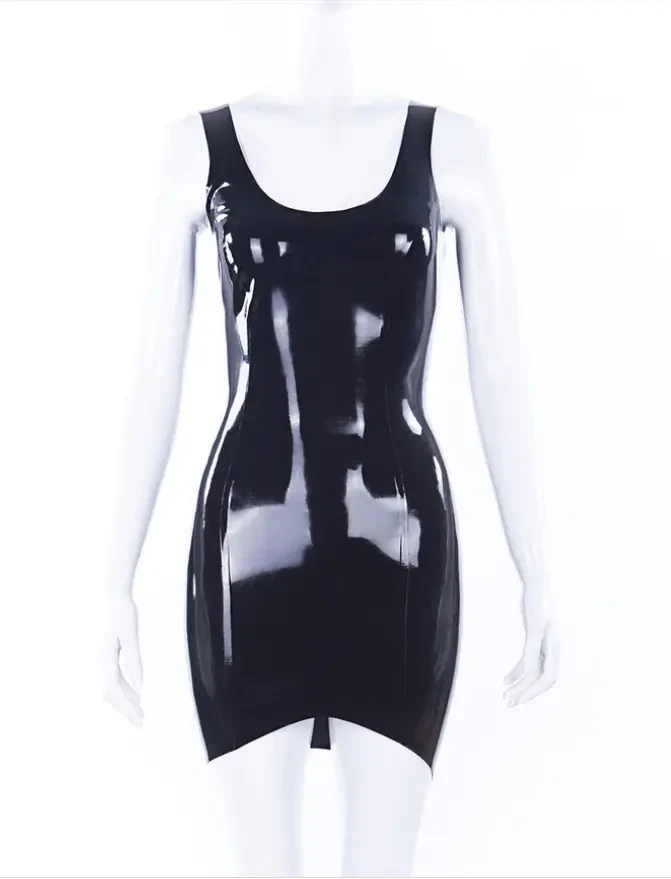 Petite robe noire en latex