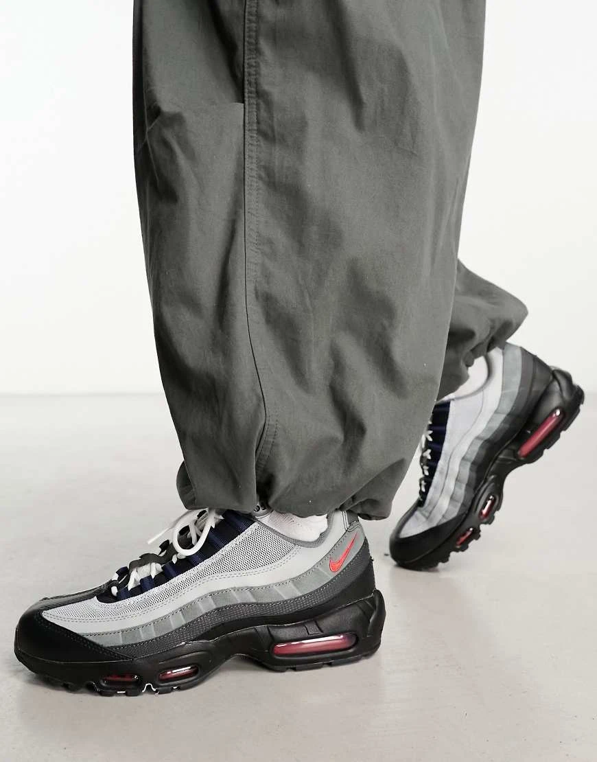 Nike - Air Max 95 Essential - Baskets - Gris/noir/rouge