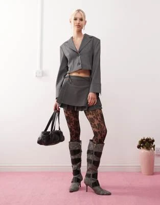Urban Revivo - Mini-jupe plissée effet superposé avec nœud - Gris moyen