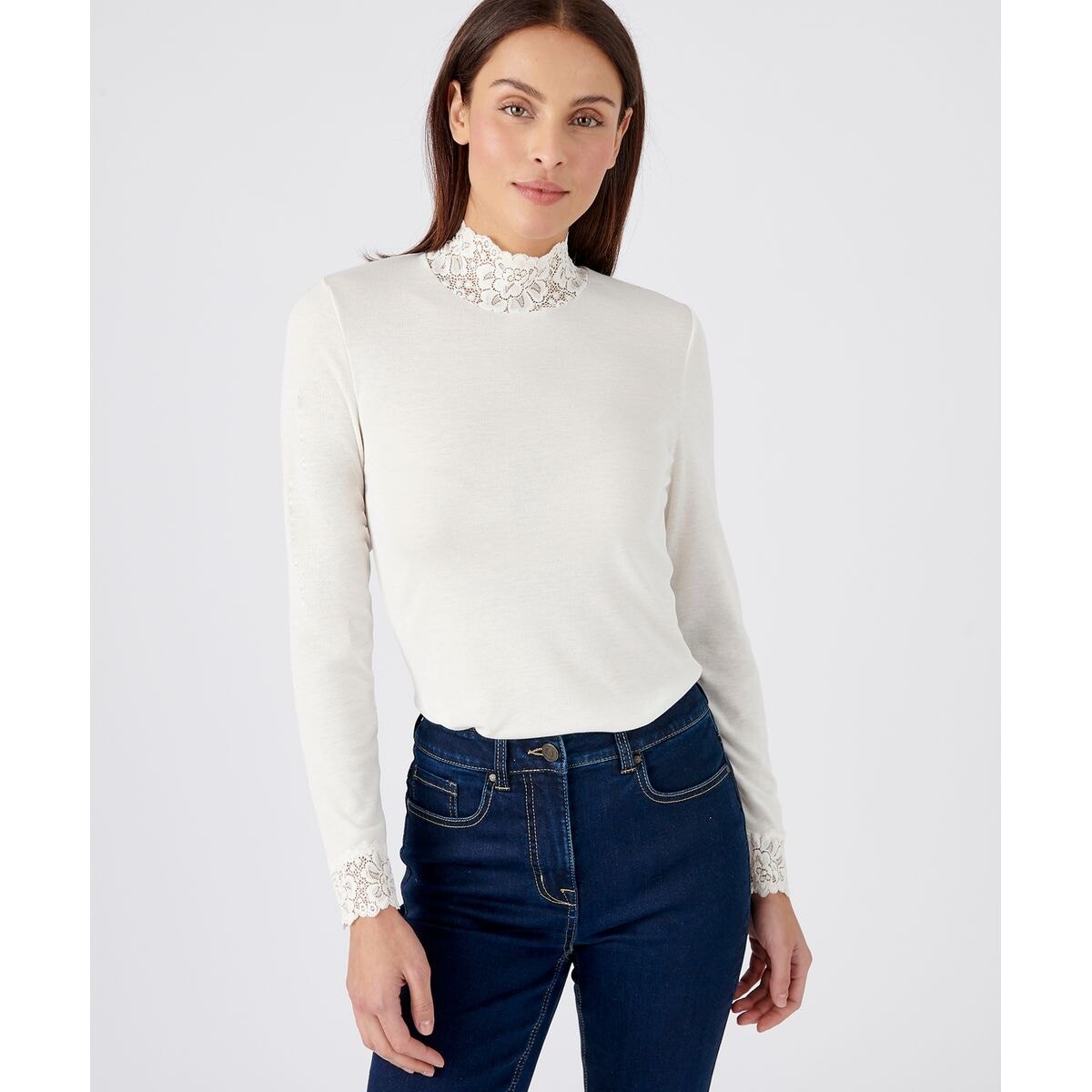 Tee-shirt manches longues orné de dentelle 