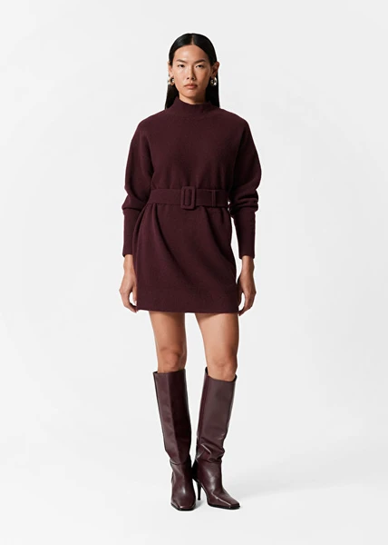 Robe courte en maille avec ceinture