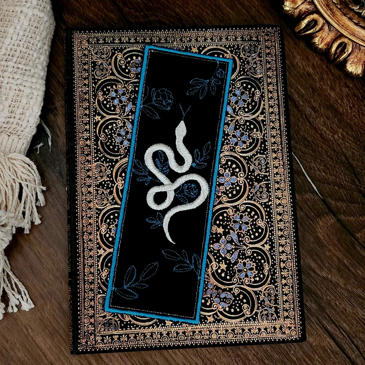 Marque-pages brodé « Lakestone bleu »