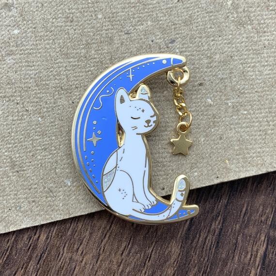 Pins de chat lunaire || badge émaillé doré d&#39;animal