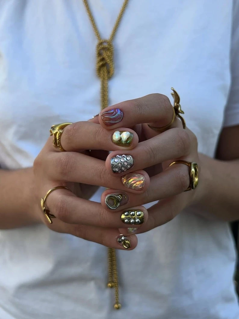 Ongles à presser faits main colorés personnalisés, Ongles carrés extra courts, Style an 2000, Ongles de mariage