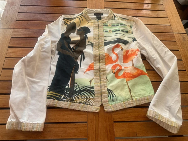 Fabulosa chaqueta corta del diseñador Custo Barcelona,