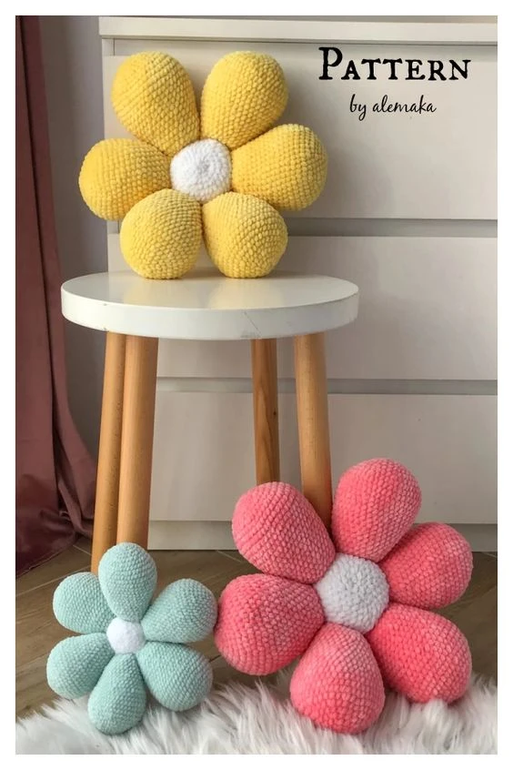 coussin fleurs en croché avec du fille chenille 🐛 
