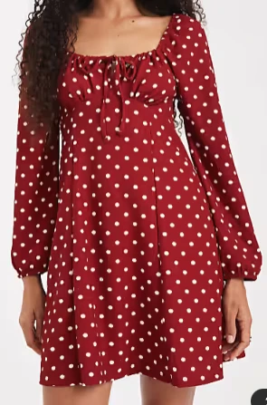 New Look - Robe à pois courte tendance folk à manches longues - Rouge