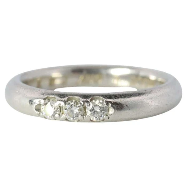 Anneau de Mikimoto. Bague vintage Mikimoto sertie d'un chaton en platine et de diamants. Mikimoto PT950 - En vente sur 1stDibs